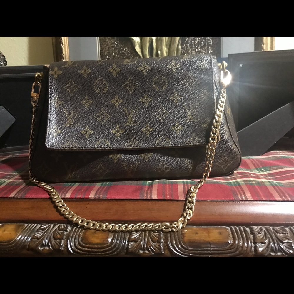 Authentic LV looping PM